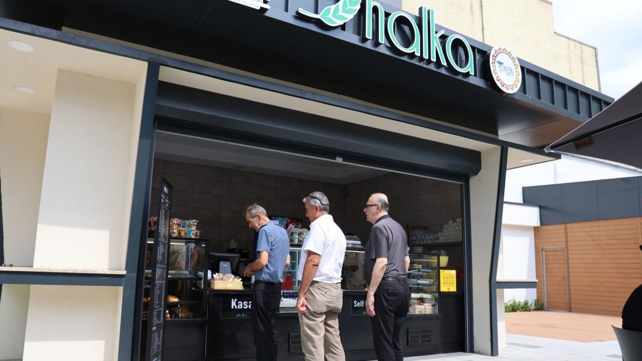 Halka Kafe Mola Park’ta hizmete girdi