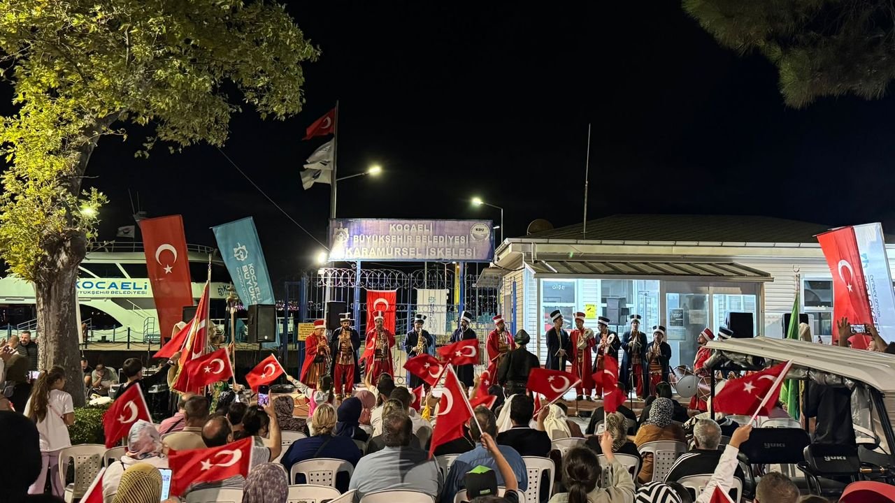 Kocaeli B.Ş. Mehter Bando, 30 Ağustos konserinde Karamürsel’i coşturdu.