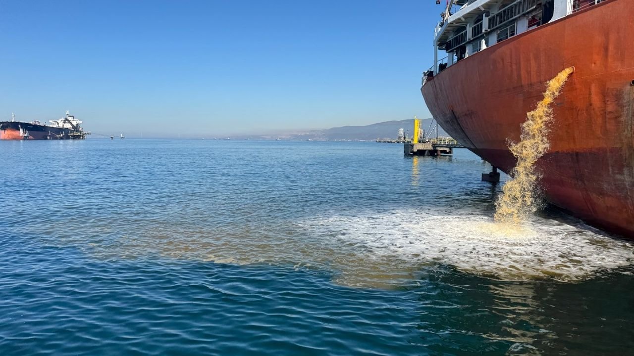 Kocaeli’de Denizi Kirleten Gemi Tespit Edildi