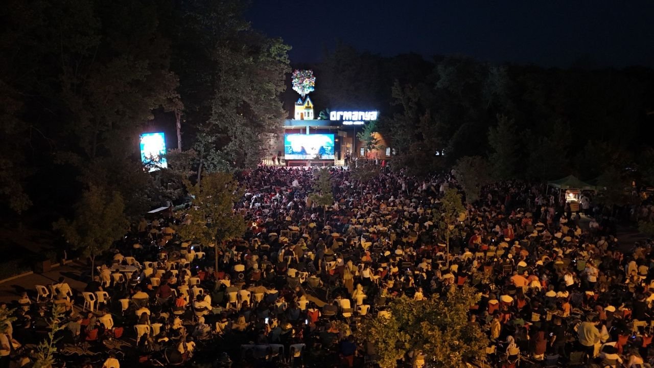 Ormanya Gece Sineması: 5 Bin Kişiyle Rekor