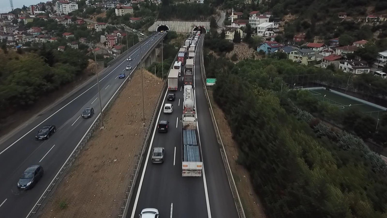 TEM Tünelinde Zincirleme Kaza: 5 Yaralı, Trafik Aksadı