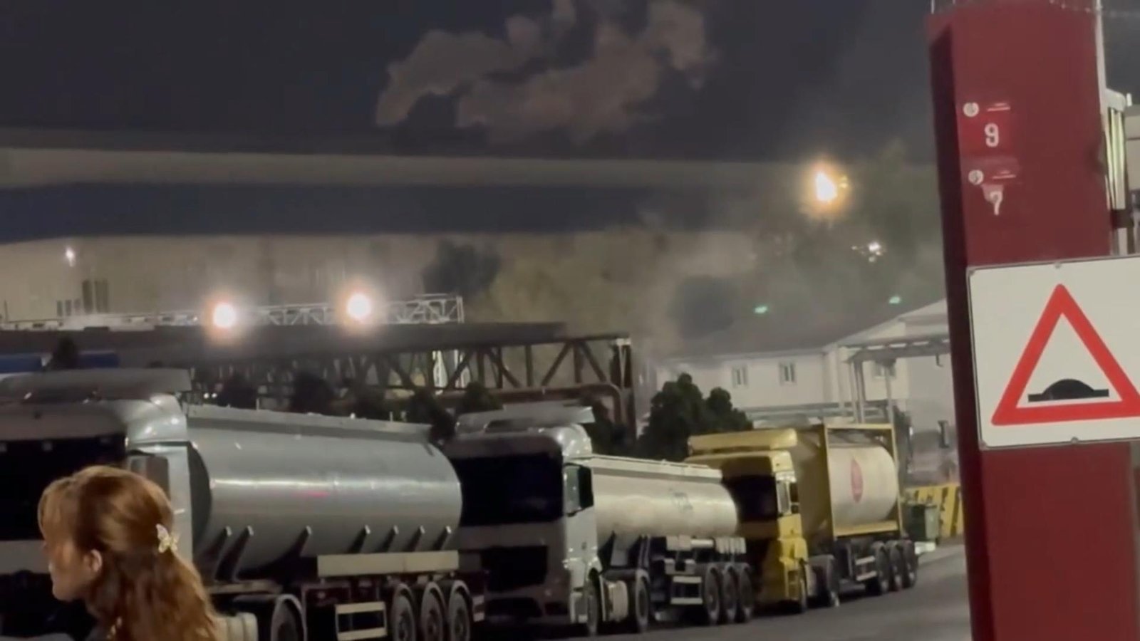 Boya fabrikasında kimyasal yüklü tanker sızıntısı: Ekipler devrede