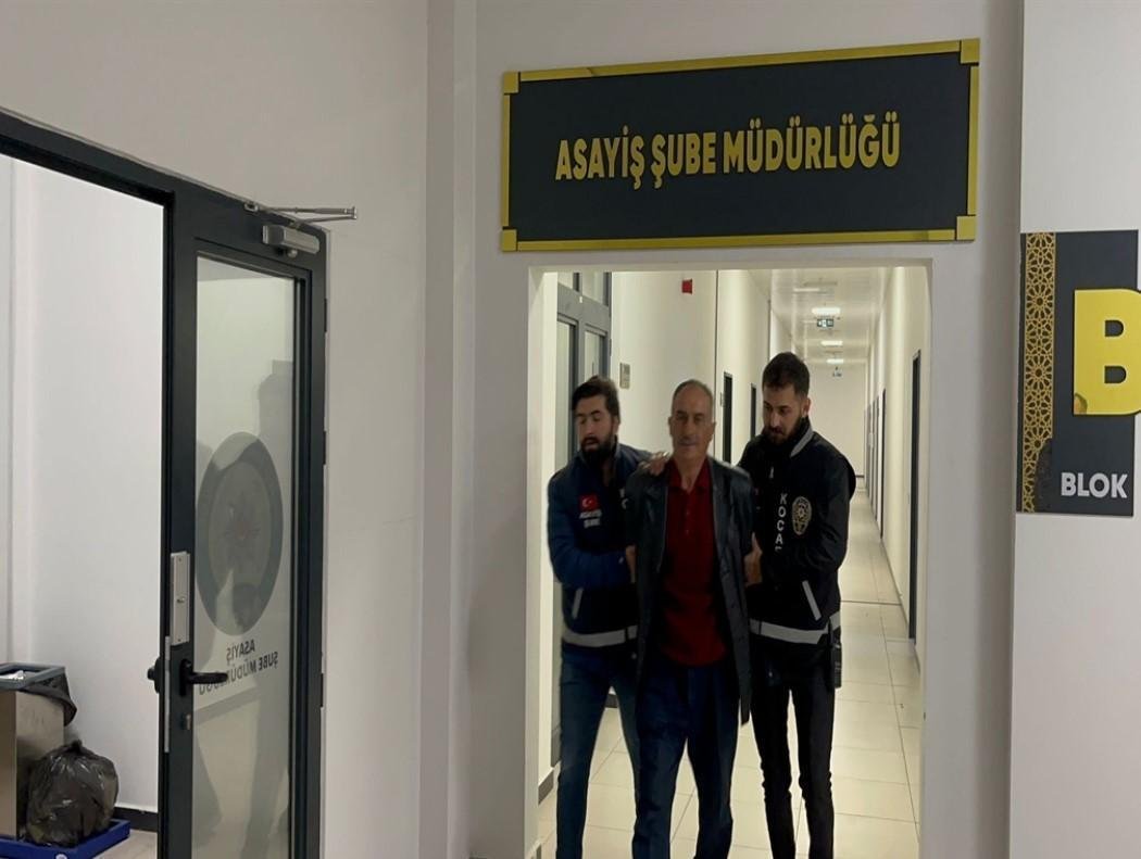 Husumetlisini hastane önünde bıçaklayan sanığa hapis, tahliye