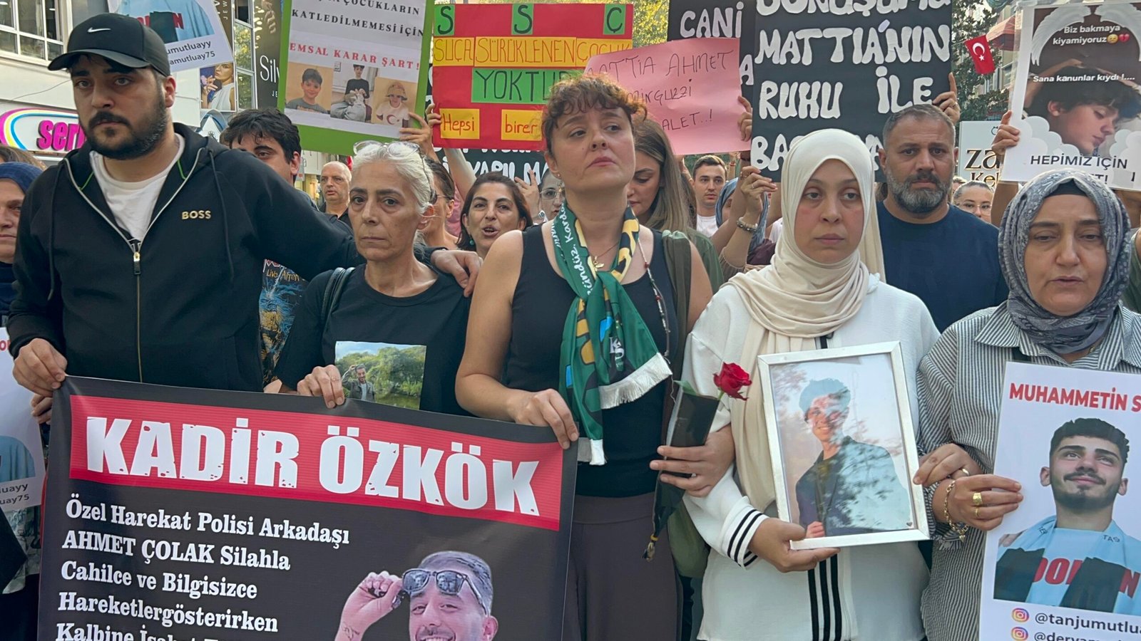 Kocaeli: Çocukları öldürülen aileler, Yasemin Minguzzi ile eylemde