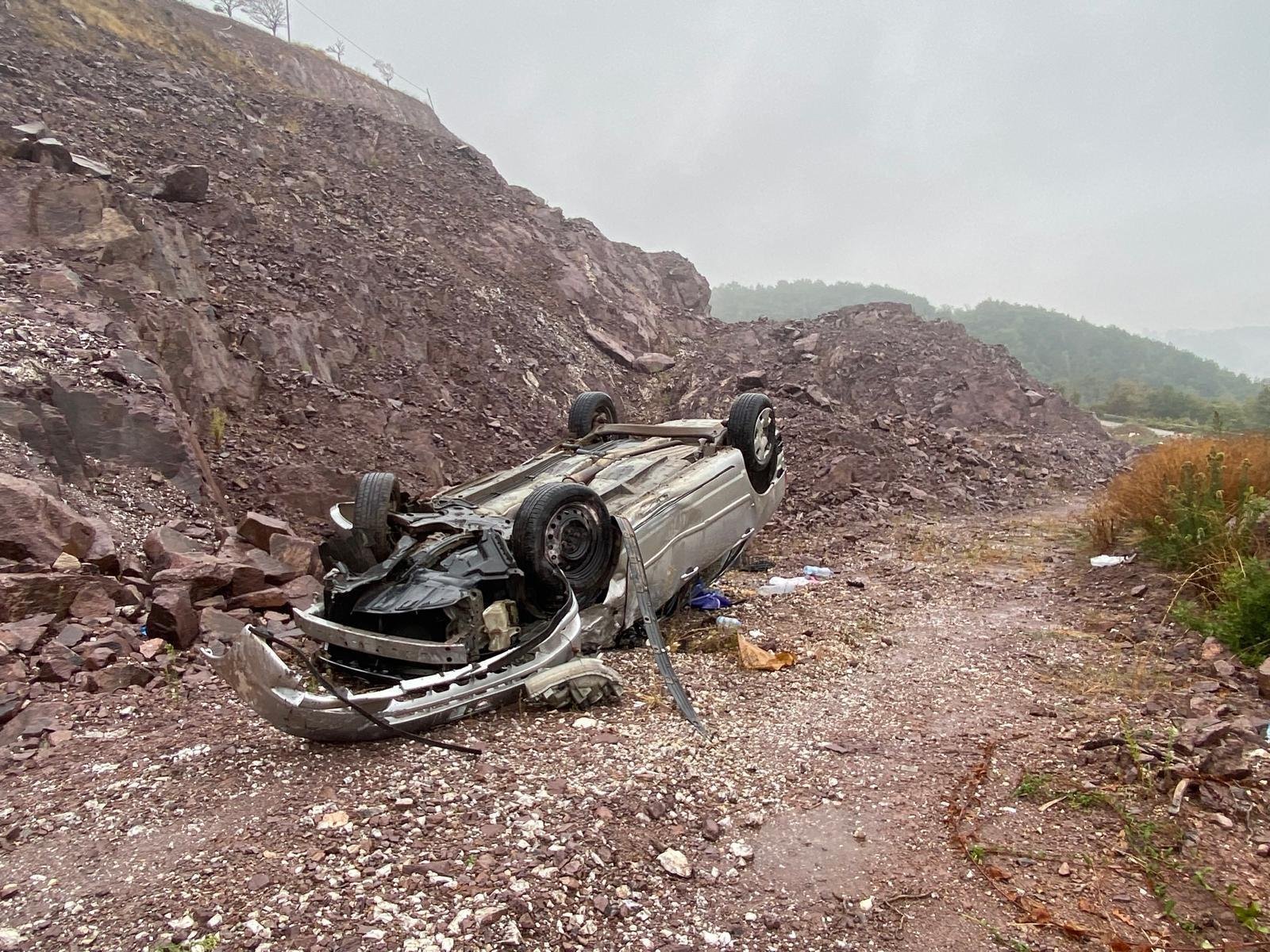 Şarampole devrilen otomobil: Sürücü ağır yaralı