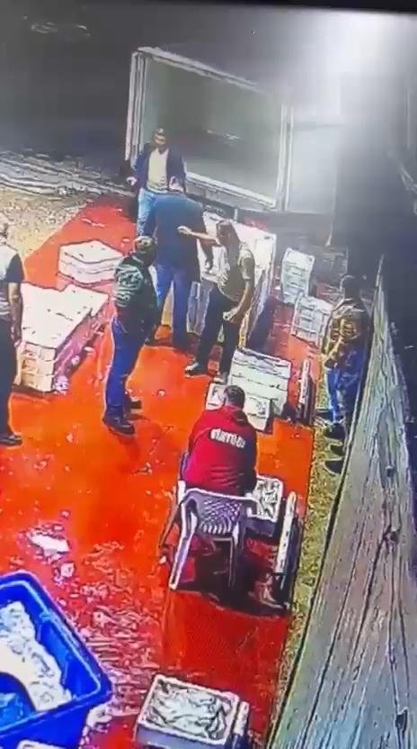 Soluk borusuna meyve takıldı, Heimlich kurtardı