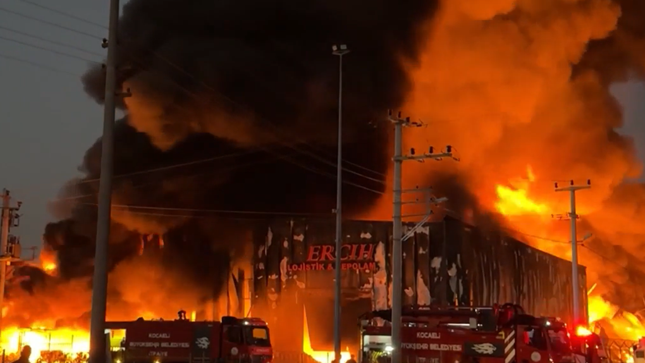 Kocaeli: Lojistik deposu yangını kontrol altında