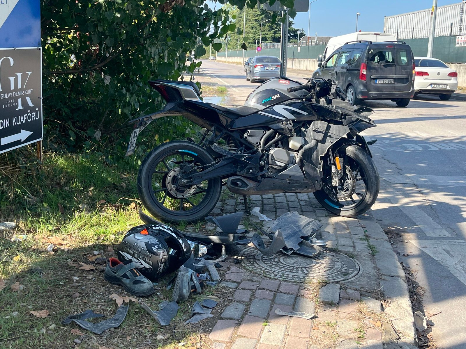  Minibüsle Çarpışan Motosiklet Sürücüsü Ağır Yaralı