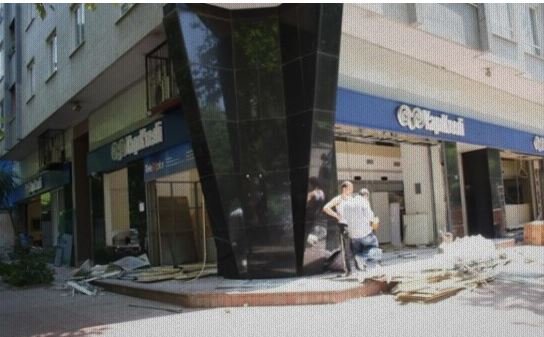 İzmit’in Simgesi Haline Gelen Banka Şubesi Yeni Adresine Taşınıyor