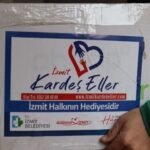 Medeniyet Teknopark tarafından 8’inci Networking Toplantısı düzenlendi Eğitim ● 2026-01-12 15:39:57 ● İstanbul ● Ulusal ● Medeniyet Teknopark tarafından 8’inci Networking Toplantısı düzenlendi. Fotoğraf: İstanbul, (DHA) Medeniyet Teknopark tarafından 8’inci Networking Toplantısı düzenlendi. Fotoğraf: İstanbul, (DHA) Medeniyet Teknopark tarafından 8’inci Networking Toplantısı düzenlendi. Fotoğraf: İstanbul, (DHA) Medeniyet Teknopark tarafından 8’inci Networking Toplantısı düzenlendi. Fotoğraf: İstanbul, (DHA) Medeniyet Teknopark tarafından 8’inci Networking Toplantısı düzenlendi. Fotoğraf: İstanbul, (DHA) Medeniyet Teknopark tarafından 8’inci Networking Toplantısı düzenlendi. Fotoğraf: İstanbul, (DHA) Medeniyet Teknopark tarafından 8’inci Networking Toplantısı düzenlendi. Fotoğraf: İstanbul, (DHA) Medeniyet Teknopark tarafından 8’inci Networking Toplantısı düzenlendi. Fotoğraf: İstanbul, (DHA) Medeniyet Teknopark tarafından 8’inci Networking Toplantısı düzenlendi. Fotoğraf: İstanbul, (DHA) İSTANBUL, (DHA)- İSTANBUL Medeniyet Üniversitesi Medeniyet Teknopark tarafından düzenlenen 8’inci Networking Toplantısı, girişimcileri, iş dünyası temsilcilerini ve ekosistem paydaşlarını Medeniyet Teknopark Tuzla Yerleşkesinde bir araya getirdi. Etkinlikte firmalar projelerini tanıtırken, 2025 yılı boyunca gösterdikleri performansla öne çıkan girişimler de ödüllendirildi.  Toplantının açılış konuşmasını yapan İstanbul Medeniyet Üniversitesi Genel Sekreteri ve Medeniyet Teknopark Genel Müdürü Ali Ramazan Tak, teknoparkların yalnızca birer çalışma alanı değil, aynı zamanda iş birliklerinin doğduğu ve büyüdüğü stratejik ekosistemler olduğunu söyledi. Tak, Medeniyet Teknopark’ın girişimcilere sunduğu desteklerle ulusal ve uluslararası ölçekte değer üreten projelere ev sahipliği yaptığını ifade etti.  Tak, “İstanbul Medeniyet Üniversitesi çatısı altında; akademiyi, sanayiyi ve girişimcileri bir araya getiren, iş birliği fırsatları üreten ve küresel ölçekte rekabet edebilen güçlü bir ekosistem inşa ediyoruz. Bu ekosistemin bir parçası olmaktan hem girişimcilerimiz hem de akademik paydaşlarımız adına büyük bir gurur duyuyoruz. Gerçekleştirdiğimiz networking buluşmalarıyla da bu güçlü yapıyı daha da pekiştirerek, paydaşlarımıza keyifli ve verimli bir etkileşim ortamı sunuyoruz” dedi.  Toplantıya katılan İstanbul Medeniyet Üniversitesi Rektörü ve Medeniyet Teknopark Yönetim Kurulu Başkanı Prof. Dr. Gülfettin Çelik ise konuşmasında, üniversite–sanayi iş birliğinin Türkiye’nin kalkınma hedefleri açısından taşıdığı öneme belirterek, teknopark bünyesinde geliştirilen yenilikçi projelerin ekonomik ve teknolojik dönüşüme katkı sunduğunu söyledi.  FİRMALAR PROJELERİNİ TANITTI, İŞ BİRLİĞİ FIRSATLARI DEĞERLENDİRİLDİ  Program kapsamında Medeniyet Teknopark bünyesinde faaliyet gösteren firmalar, gerçekleştirdikleri sunumlarla ürün ve hizmetlerini tanıttı. Etkinliğe 65 firma katıldı. Katılımcılar, sunumların ardından düzenlenen networking bölümünde birebir görüşmeler yaparak yeni iş birlikleri için temaslarda bulundu.  ‘2025 YILININ EN’LERİ’ ÖDÜL TÖRENİ GERÇEKLEŞTİ  Toplantının öne çıkan bölümlerinden biri de ‘2025 Yılının En’leri’ ödül töreni oldu. Yıl boyunca gösterdikleri performansla ekosisteme katkı sunan firmalar şu kategorilerde ödüllendirildi:  “Yılın Global Pazarlarda En Aktif Firması: Beyaz Net  “Yılın Satış Rekortmeni Firması: Feraset  ‘YILIN EN İŞ BİRLİKÇİ FİRMASI: TECHNE’  Plaket takdimleri, İstanbul Medeniyet Üniversitesi Rektörü Prof. Dr. Gülfettin Çelik, İstanbul Medeniyet Üniversitesi Rektör Yardımcısı Prof. Dr. Yaşar Bülbül ve İstanbul Medeniyet Üniversitesi Rektör Yardımcısı Prof. Dr. Fatih Sarıoğlu tarafından gerçekleştirildi.  Medeniyet Teknopark yetkilileri, girişimcilik ekosistemini güçlendiren ve firmalar arası iş birliklerini artırmayı hedefleyen networking toplantılarının önümüzdeki dönemde de devam edeceğini belirtti.  Stemzy Mühendislik’ten Mubashir Mansoor, “Medeniyet Teknopark ekosistemi sayesinde güçlü bir network, yüksek bir enerji ve önemli bir sinerji ortamı içinde yeni yıla başlıyoruz. Bu yapı içerisinde yeni projeler üretmekten ve girişimcilik yolculuğumuzu burada sürdürmekten büyük mutluluk duyuyoruz. Yeni yılın hepimiz için bol projeli ve verimli geçmesini diliyorum” dedi.  Yıldız Endüstriyel’den İlker Yıldız, “Bugün, soğuk havaya rağmen son derece sıcak ve samimi bir ortamda, teknopark ekosisteminin tüm paydaşlarıyla bir araya geldik. Bu güçlü buluşmayı mümkün kılan Medeniyet Teknopark ekibine teşekkür ediyor, bu tür organizasyonların artarak devam etmesini temenni ediyoruz” ifadelerini kullandı.