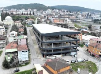 Dilovası’nda dönüşüm hız kesmiyor: Katlı otopark belediye hizmet binasına dönüşüyor