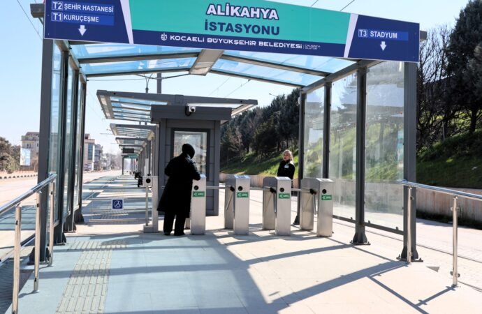 Alikahya istikametinde 6 durağın tabelası asıldı