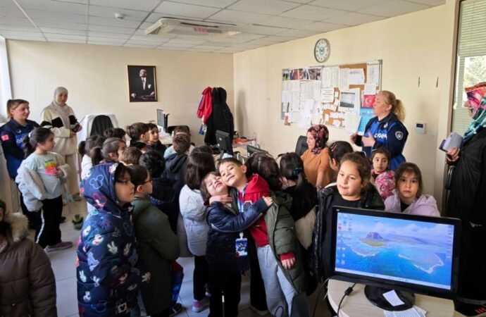 Büyükşehir Zabıtası öğrencilere mesleği tanıttı