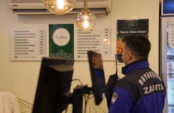 Büyükşehir Zabıtası huzurlu bir bayram için sahada