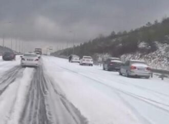 Ankara’da şiddetli yağış ve dolu trafiği olumsuz etkiledi