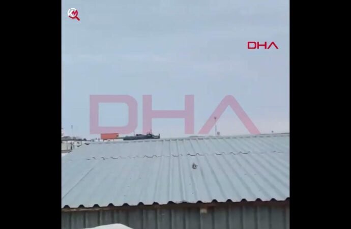 Kazakistan’da bir yolcu uçağı düştü. Düşme anı saniye saniye kaydedildi