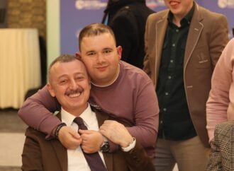 Büyükakın’dan Arif’e doğum günü sürprizi