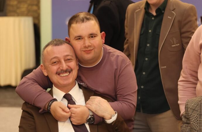 Büyükakın’dan Arif’e doğum günü sürprizi