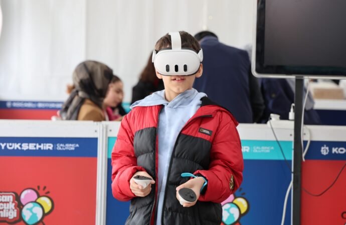 Milli İrade Meydanı çocuklarla dolup taştı