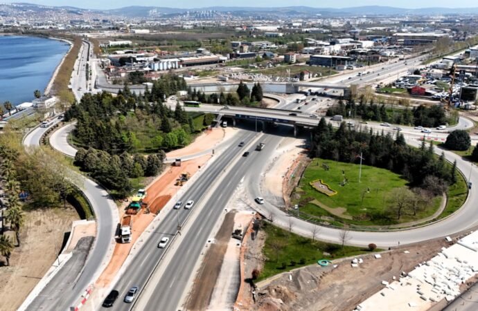 İzmit sahil bağlantı kolu trafiğe kapatılıyor
