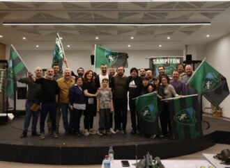 Serdar Dursun, tiyatro provasında oyuncuları övdü