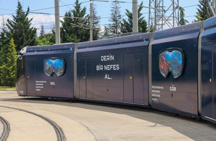 Kocaeli’de tramvaylar su altı dünyasına dönüştü