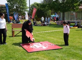 Anneler ve çocuklar üreterek eğlendi