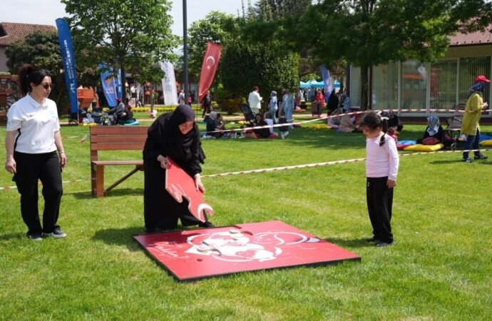 Anneler ve çocuklar üreterek eğlendi