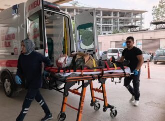 İnegöl’de geri manevra yapan minibüs yayaya çarptı