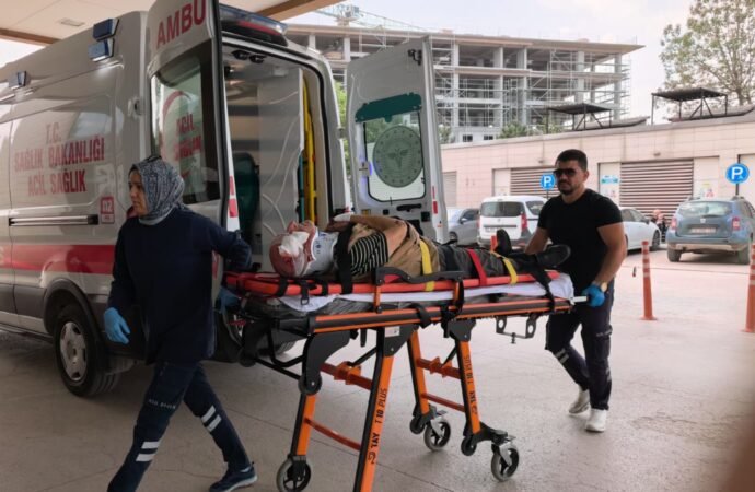 İnegöl’de geri manevra yapan minibüs yayaya çarptı