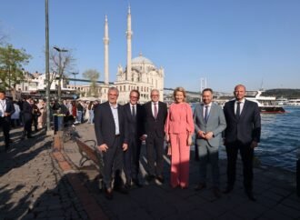 Belçika Kraliçesi Mathilde, İstanbul’da Ortaköy’ü gezdi