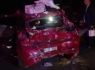Bolu’da Tır, Bekleyen Otomobile Çarptı: 3 Yaralı