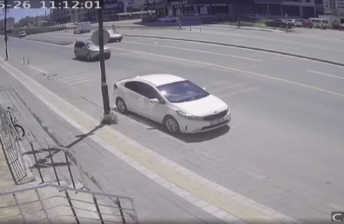 Sivas’ta Elektrikli Bisiklet Kazası: Genç Sürücü Ağır Yaralı