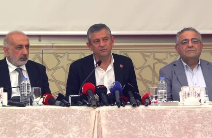 CHP Grup Başkanı Özel, Diyarbakır’da Ziyaretlerde Bulundu