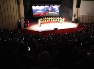 Trabzon’da Öğretmenlerden Oluşan Orkestra ve Dans Gösterisi