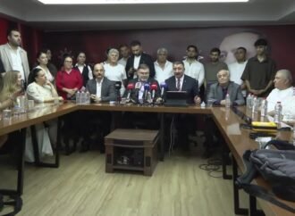 İzmir’de AK Parti’ye Yeni Üyeler Katıldı