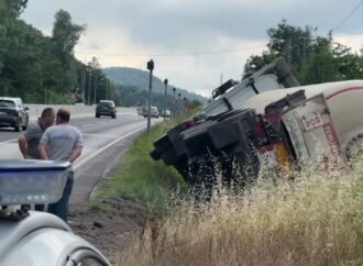 Bolu Dağı’nda Yanıcı Madde Yüklü Tanker Devrildi