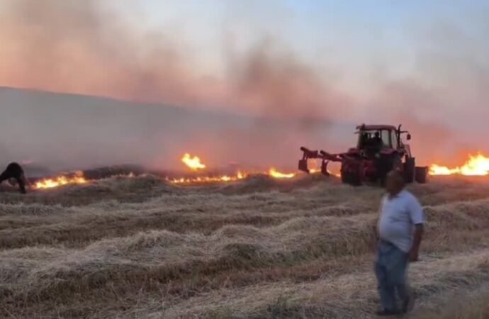 Kırıkkale’de Saman Balyaları Alev Alev Yandı