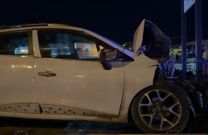 Bursa’da İşçi Servisine Otomobil Çarptı: 6 Yaralı