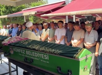 Sakarya’daki Trafik Kazasında Hayatını Kaybeden Anne ve Kızı Defnedildi