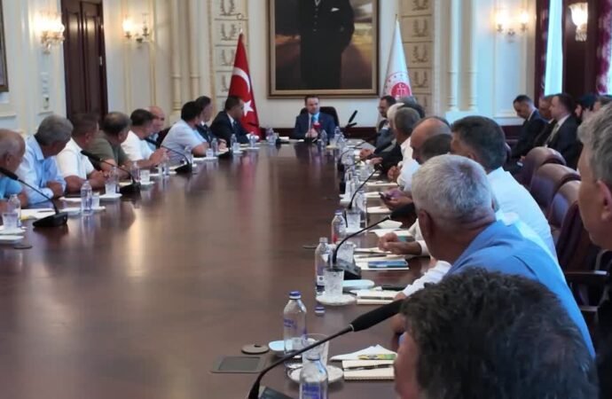 Bakan Gürlek, Erdemli Muhtarlarıyla Toplandı