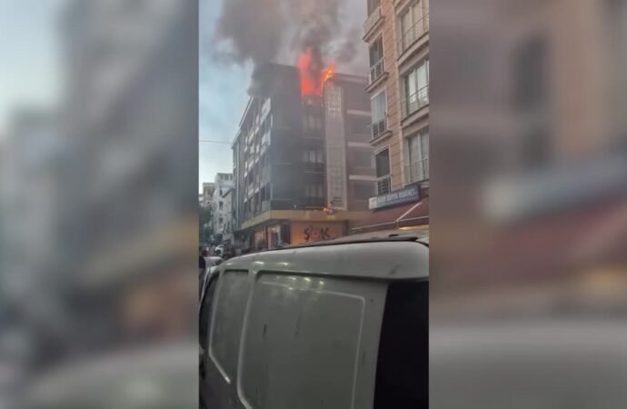 Esenler’de 4 Katlı Binada Yangın Çıktı
