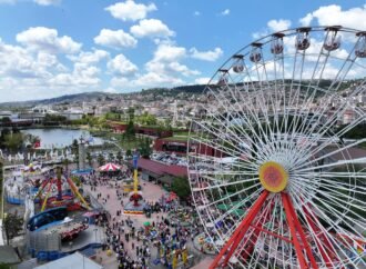Karneval coşkusu lunaparkta katlanıyor