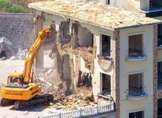 Başiskele’de Kaçak Yapı Yıkıldı