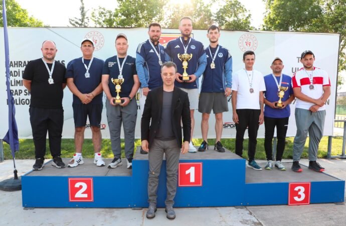 Kağıtspor, Bükreş’te minderi salladı