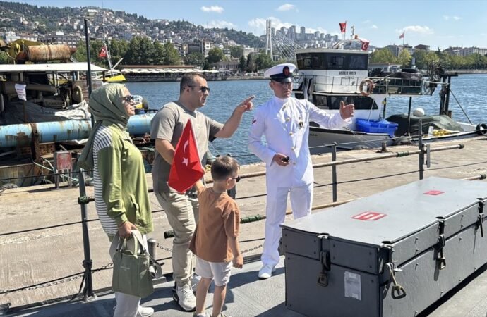 İzmit’te TCG Fırtına Hücumbotuna Yoğun İlgi