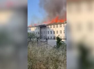 Beylikdüzü’nde Okul Çatısında Yangın Çıktı