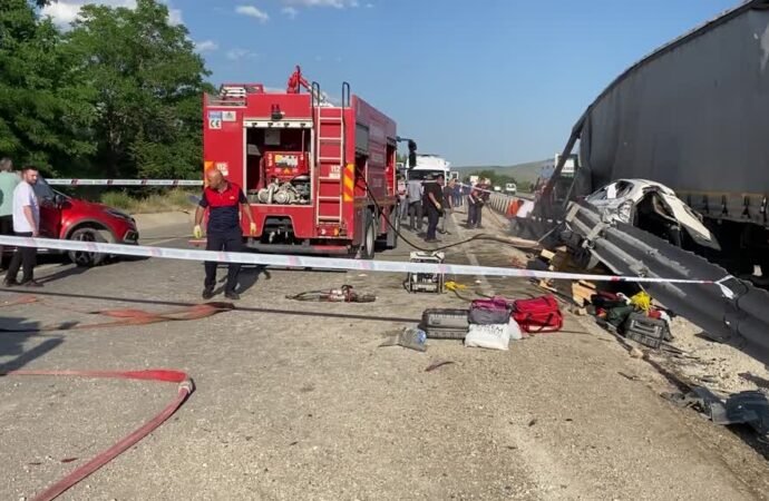 Çankırı’da Tır ve Otomobil Çarpıştı: 4 Yaralı