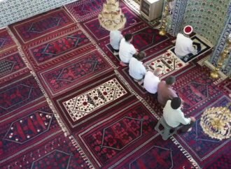 Yağcıbedir Halıları, Vefat Sonrası Camilerde Yer Alıyor