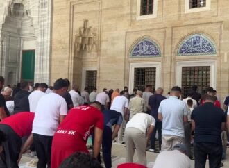 Kırkpınar Pehlivanları Cuma Namazında Buluştu